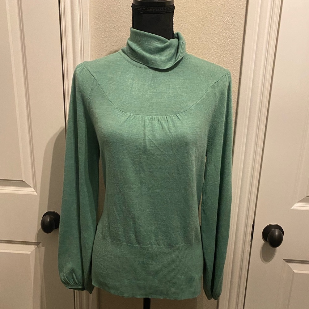 Women’s lightweight sweater